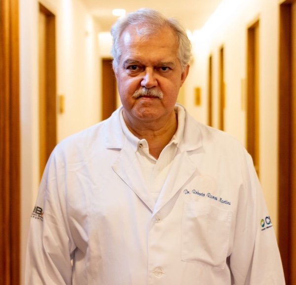 Dr. Roberto R. Martins