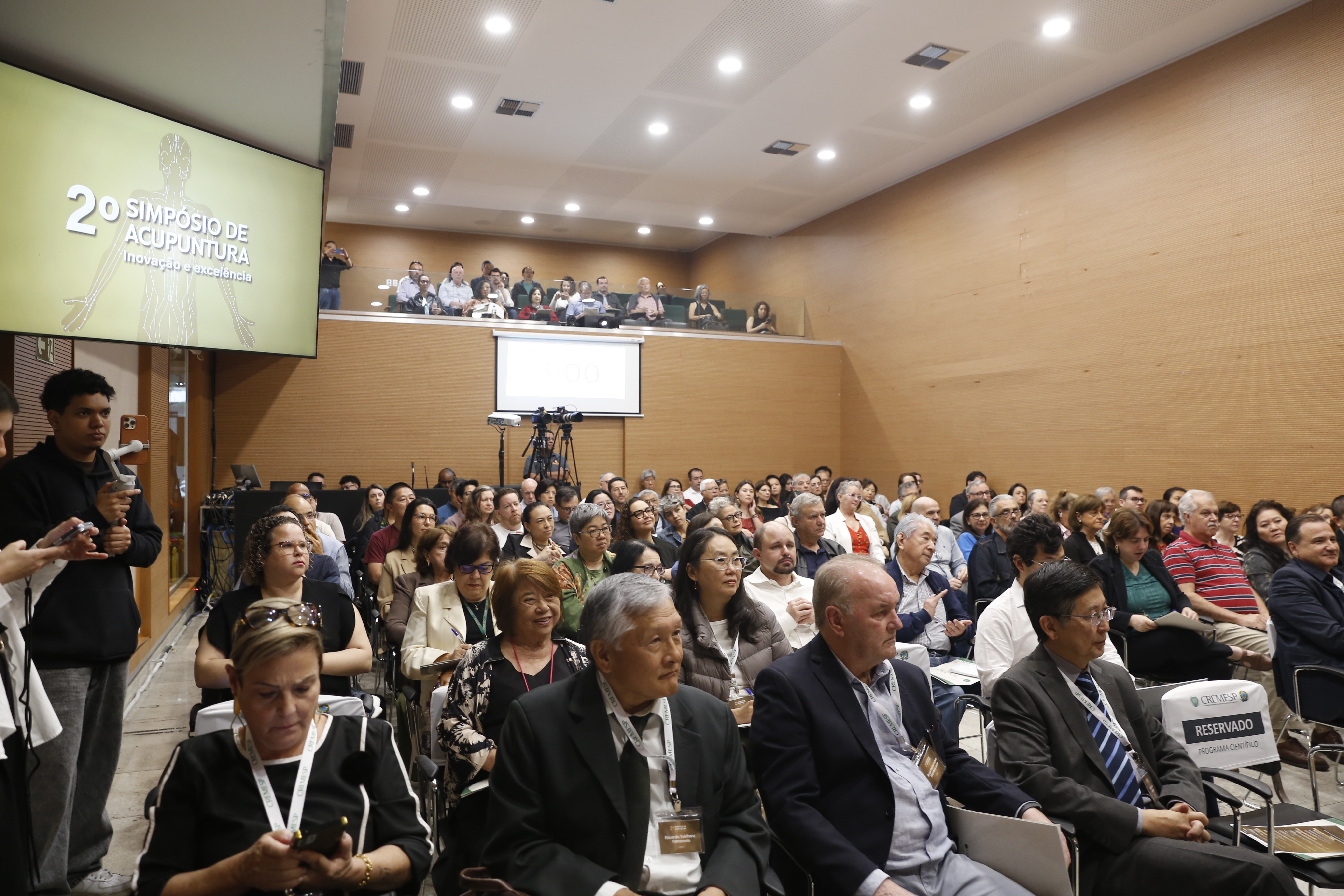 Participação em simpósios e congressos de dor e acupuntura médica
